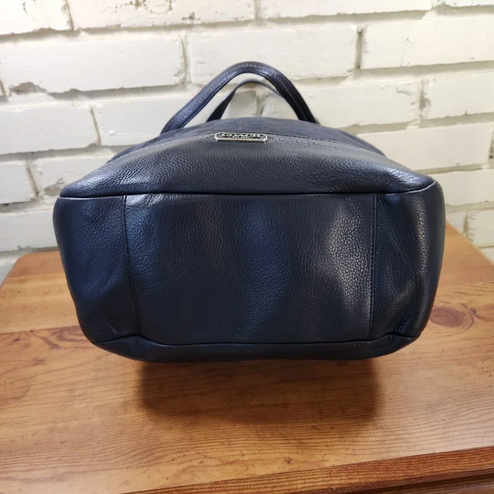 Like New Coach Signature Black Shoulder Bag Tote Purse